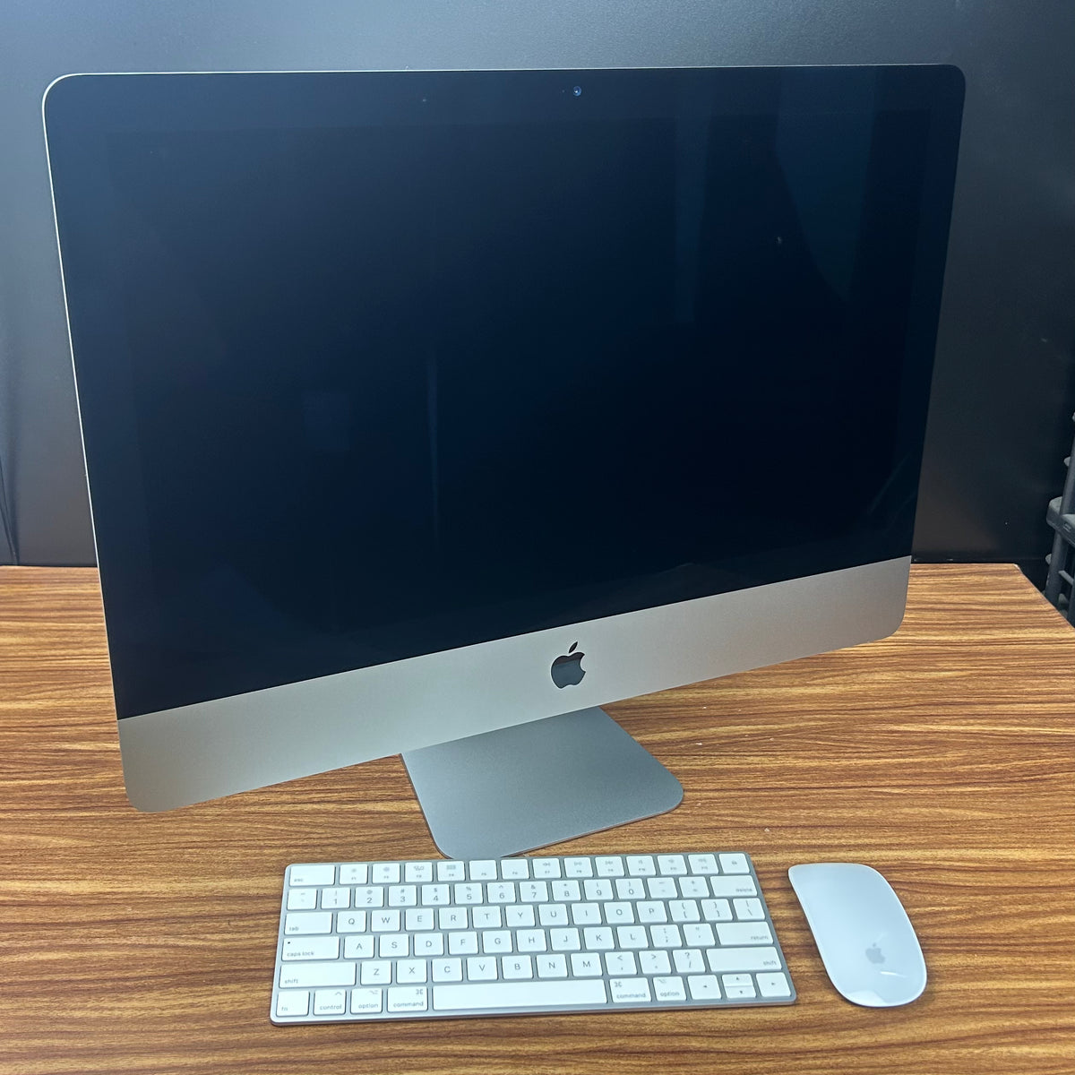 iMac 2017 Usado 21" | i5 2.3GHZ, 8GB RAM, 1TB HD | TrocaTech