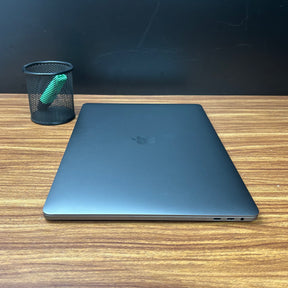 MacBook Pro 2019 Usado 15" | i9, 16GB RAM, 500GB SSD | TrocaTech