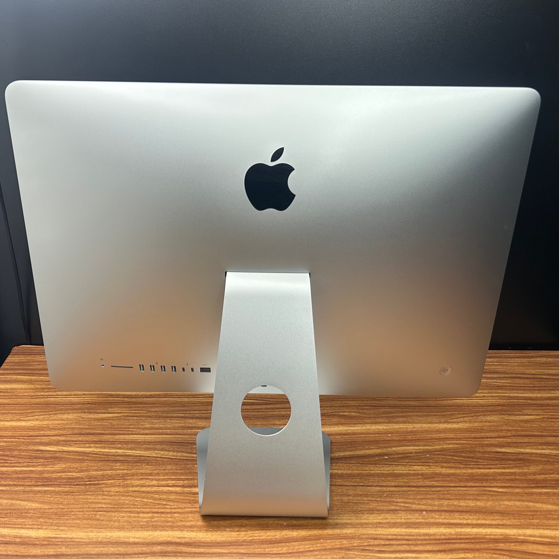 iMac 2017 Usado 21" | i5 2.3GHZ, 8GB RAM, 1TB HD | TrocaTech
