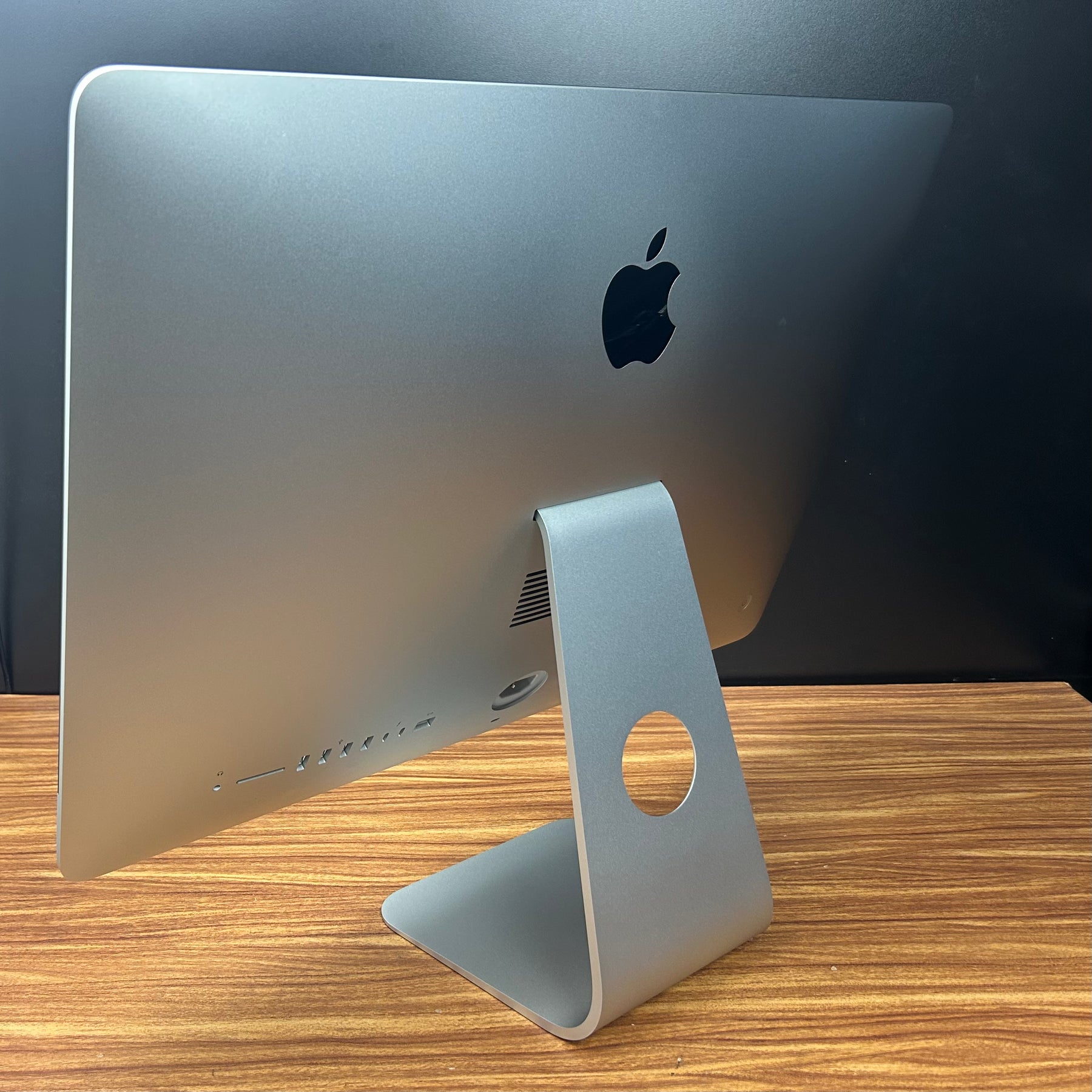 iMac 2017 Usado 21" | i5 2.3GHZ, 8GB RAM, 1TB HD | TrocaTech